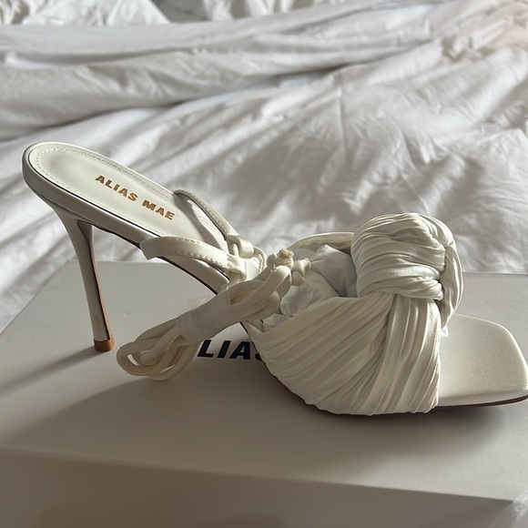 Alias Mae Mina Sandal in Ivory, never worn! Size 40 (U.S. size 9). - Picture 4 of 7